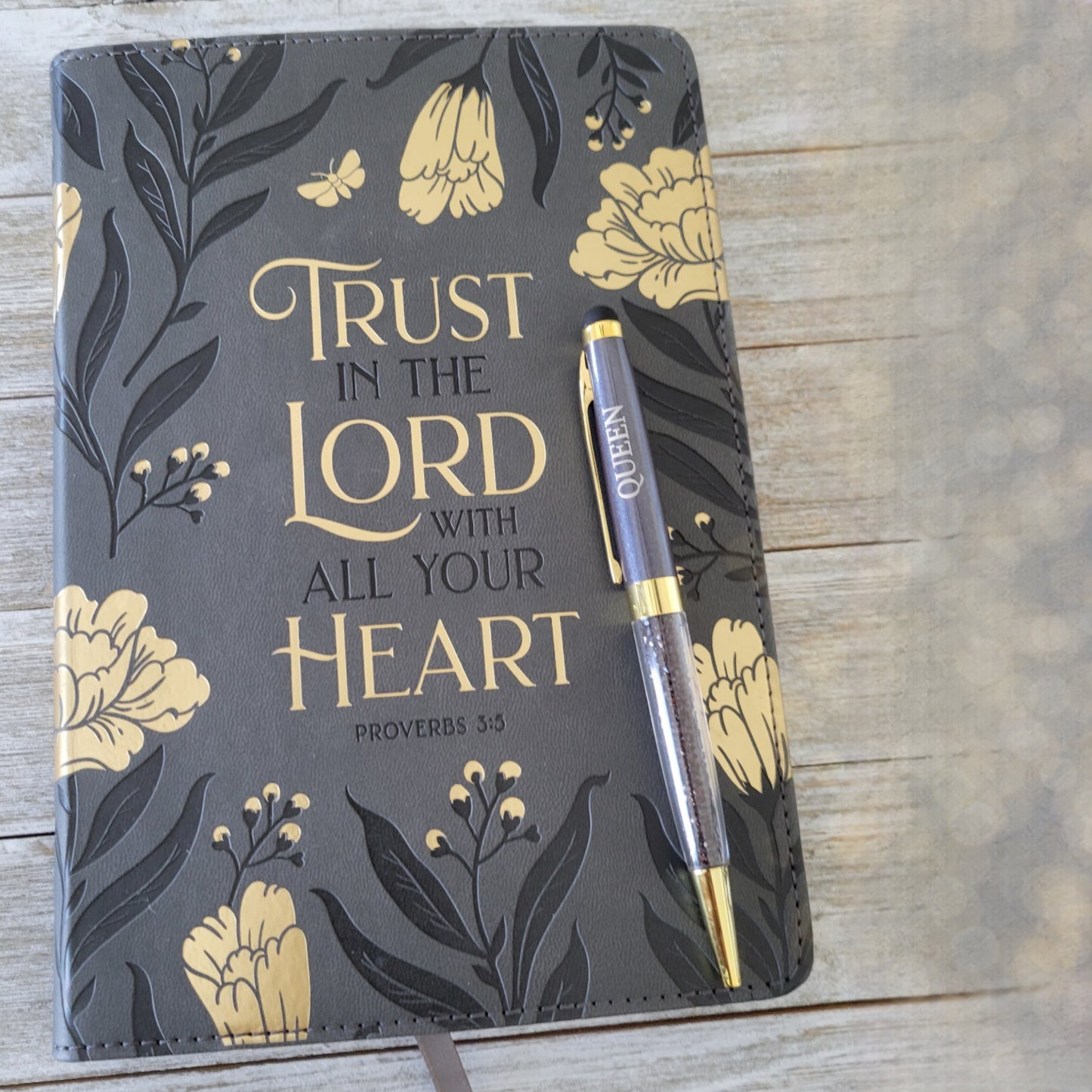 Trust in The Lord with All Your Heart Queen Gift Set